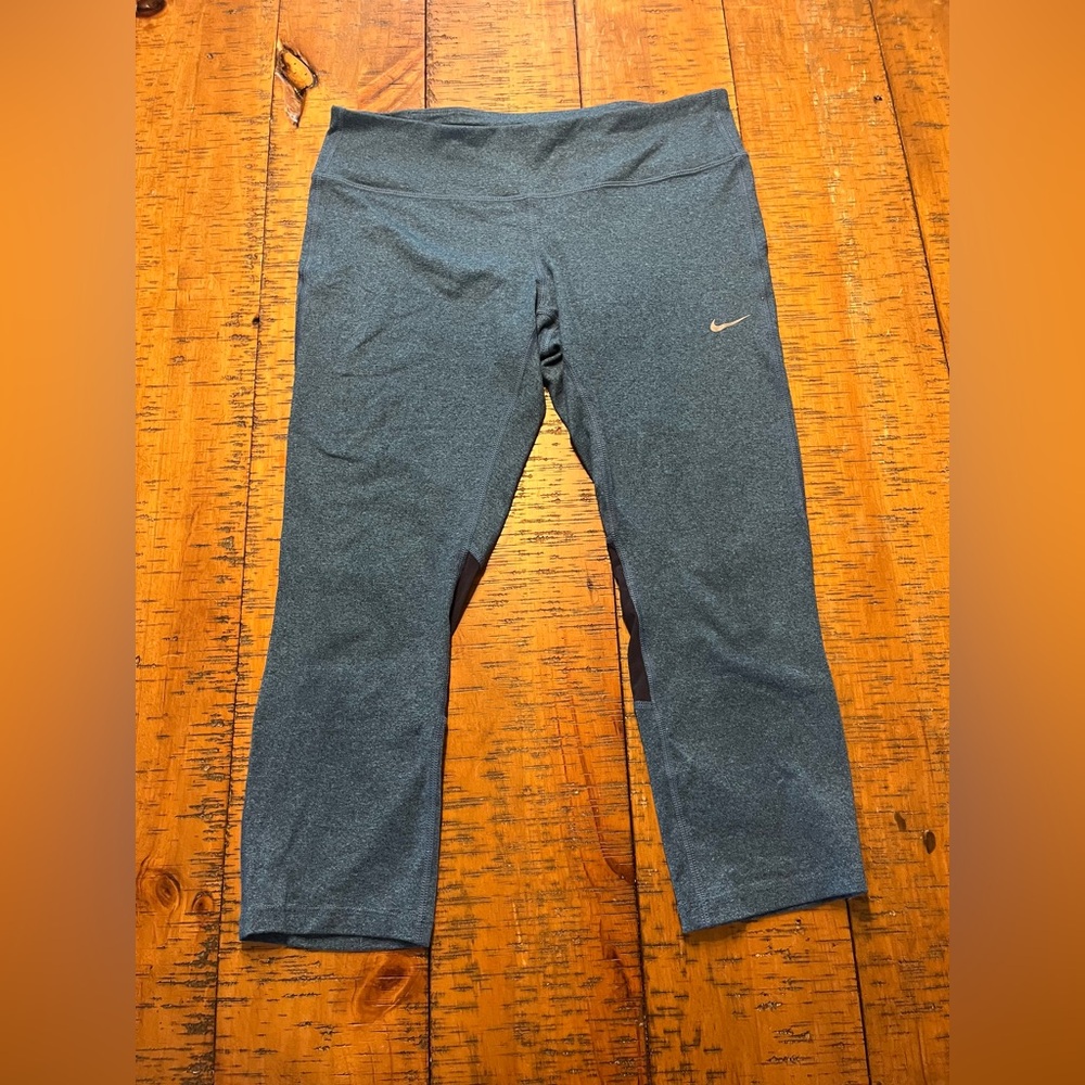 Nike Dri‎ Fit Women’s Capri Leggings